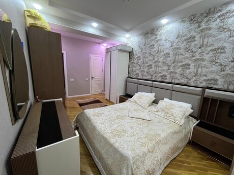 4 otaqlı yeni tikili - Xalqlar Dostluğu m. - 145 m²