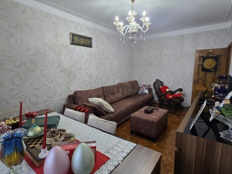 3 otaqlı köhnə tikili - 8 Noyabr m. - 85 m²