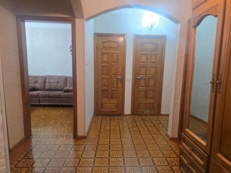 3 otaqlı köhnə tikili - 8 Noyabr m. - 85 m²