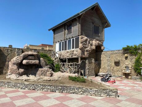 8 otaqlı həyət evi/bağ evi - Novxanı q. - 350 m²