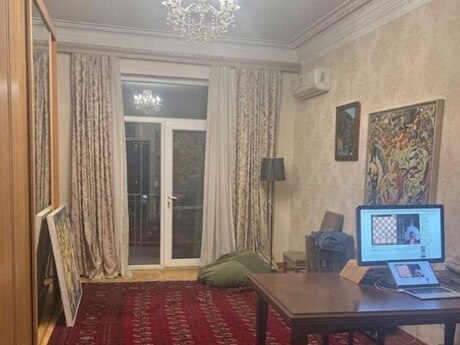 5 otaqlı köhnə tikili - 28 May m. - 160 m²