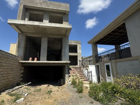 6 otaqlı həyət evi/bağ evi - Badamdar q. - 440 m²