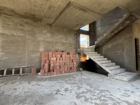 6 otaqlı həyət evi/bağ evi - Badamdar q. - 440 m²