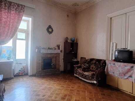 3 otaqlı köhnə tikili - 28 May m. - 140 m²