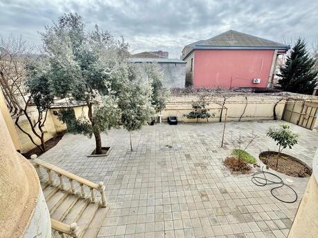 8 otaqlı həyət evi/bağ evi - Suraxanı r. - 340 m²