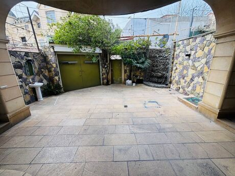 5 otaqlı həyət evi/bağ evi - Nəsimi m. - 250 m²