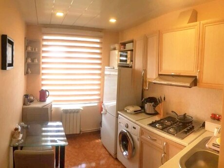 2 otaqlı köhnə tikili - Elmlər Akademiyası m. - 55 m²