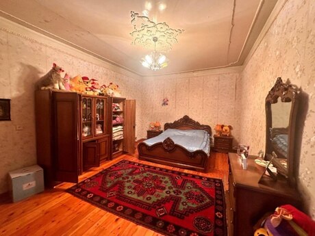 8 otaqlı həyət evi/bağ evi - Xətai r. - 340 m²