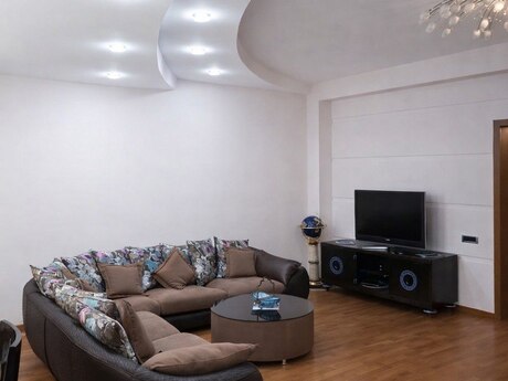 4 otaqlı yeni tikili - Neftçilər m. - 180 m²