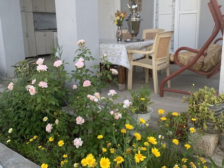 2 otaqlı həyət evi/bağ evi - Şüvəlan q. - 85 m²