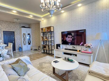 4 otaqlı yeni tikili - İnşaatçılar m. - 100 m²