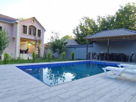 6 otaqlı həyət evi/bağ evi - Qəbələ - 240 m²