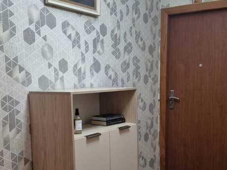 3 otaqlı köhnə tikili - Bakıxanov q. - 80 m²