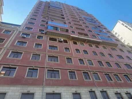 3-комнатная квартира, 147 м², 8 Noyabr: 400 000 ₼ 4