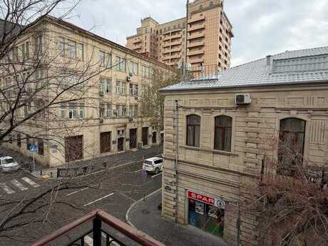 6 otaqlı köhnə tikili - Sahil m. - 365 m²