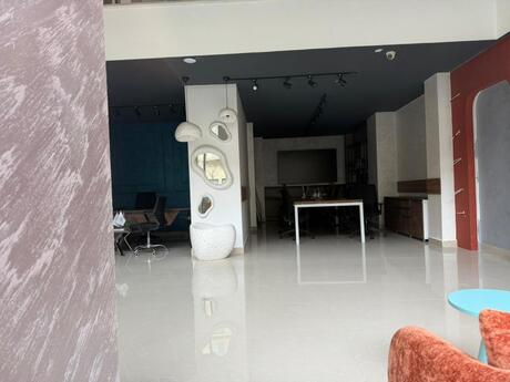 Obyekt - Şah İsmayıl Xətai m. - 300 m²