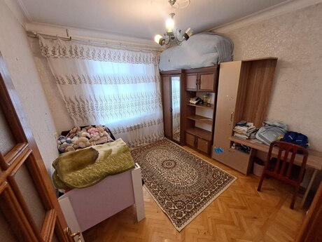 5 otaqlı köhnə tikili - Massiv A q. - 125 m²