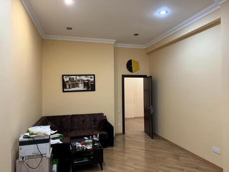 3-комн. офис - м. Элмляр Академиясы - 162 м²