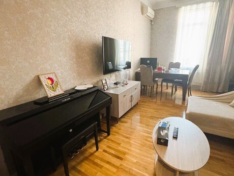 3 otaqlı köhnə tikili - 28 May m. - 80 m²