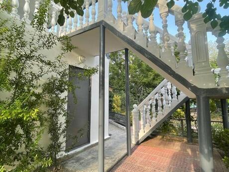 7 otaqlı həyət evi/bağ evi - Novxanı q. - 165 m²