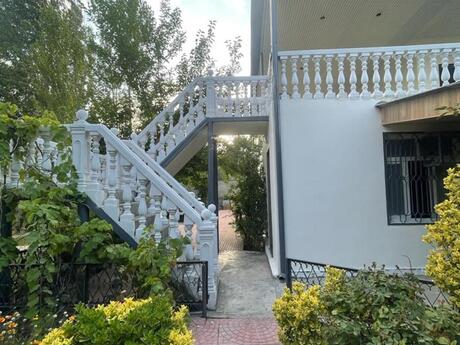 7 otaqlı həyət evi/bağ evi - Novxanı q. - 165 m²