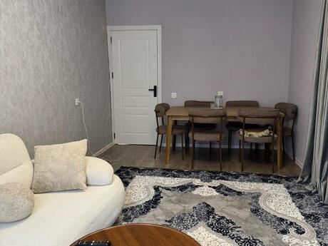 2 otaqlı köhnə tikili - 8 Noyabr m. - 62 m²