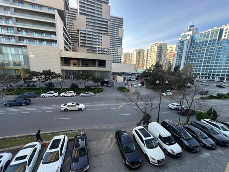 3 otaqlı yeni tikili - 8 Noyabr m. - 119 m²