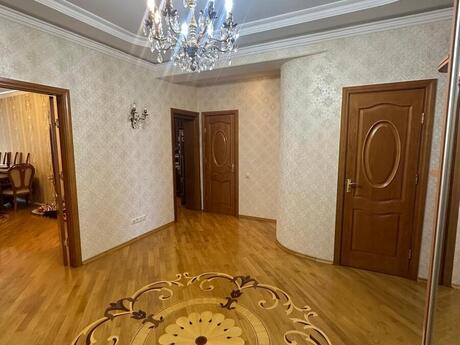 3 otaqlı yeni tikili - 8 Noyabr m. - 119 m²