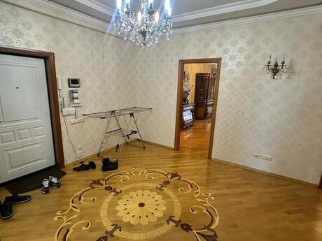 3 otaqlı yeni tikili - 8 Noyabr m. - 119 m²