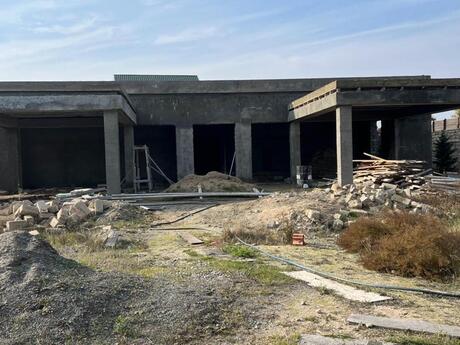 6 otaqlı həyət evi/bağ evi - Şüvəlan q. - 365 m²