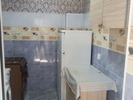 2 otaqlı həyət evi/bağ evi - İnşaatçılar m. - 50 m²