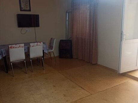 2 otaqlı həyət evi/bağ evi - İnşaatçılar m. - 50 m²