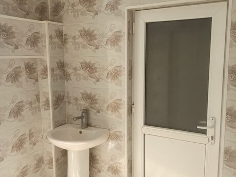 2 otaqlı həyət evi/bağ evi - İnşaatçılar m. - 50 m²