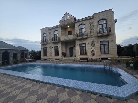 7 otaqlı həyət evi/bağ evi - Mərdəkan q. - 550 m²