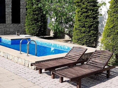 4 otaqlı həyət evi/bağ evi - Şüvəlan q. - 200 m²