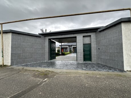 5 otaqlı həyət evi/bağ evi - Novxanı q. - 270 m²