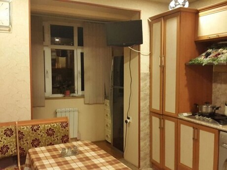 4 otaqlı köhnə tikili - Yeni Günəşli q. - 90 m²