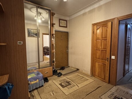 3 otaqlı köhnə tikili - 8-ci mikrorayon q. - 100 m²