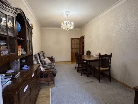 3 otaqlı köhnə tikili - 8-ci mikrorayon q. - 100 m²