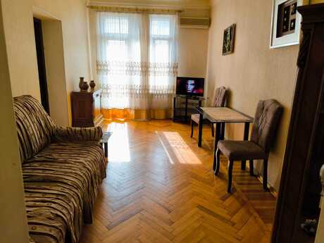 2 otaqlı köhnə tikili - 28 May m. - 60 m²