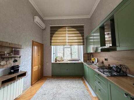 Elan №6049560 - Bakı, Yasamal r., 4 otaqlı, 250 m², 2/3 mərtəbə