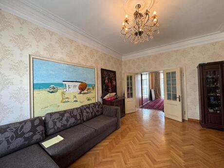 5 otaqlı köhnə tikili - 28 May m. - 165 m²