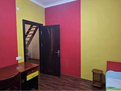 5 otaqlı həyət evi/bağ evi - Novxanı q. - 170 m²