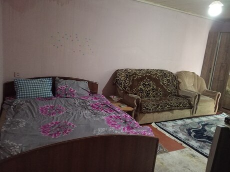 1 otaqlı həyət evi/bağ evi - Ağ şəhər q. - 50 m²