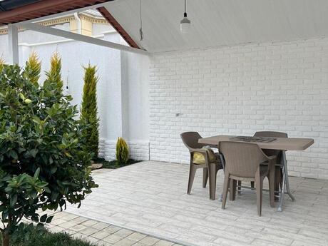 2 otaqlı həyət evi/bağ evi - Novxanı q. - 80 m²