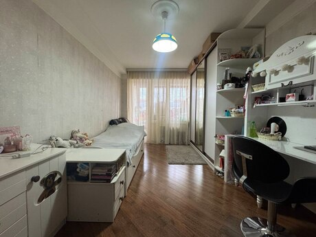 3 otaqlı köhnə tikili - 28 May m. - 96 m²