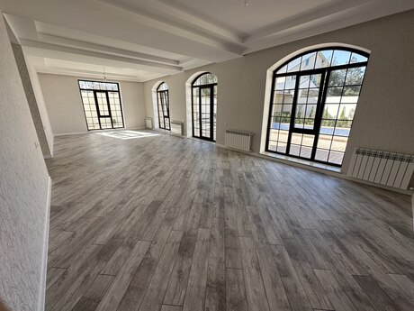 7 otaqlı həyət evi/bağ evi - Mərdəkan q. - 340 m²