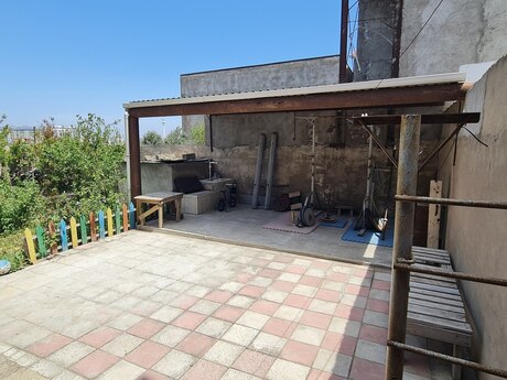 4 otaqlı həyət evi/bağ evi - Badamdar q. - 280 m²