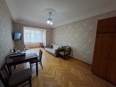 2 otaqlı köhnə tikili - Elmlər Akademiyası m. - 60 m²