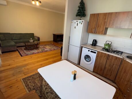 2 otaqlı köhnə tikili - Elmlər Akademiyası m. - 60 m²